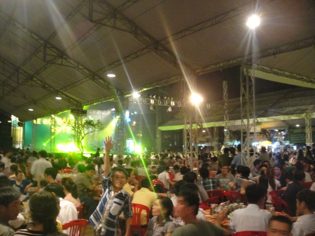 New friends in the Huda beer tent