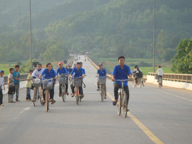 Schoolchildren crossing the river