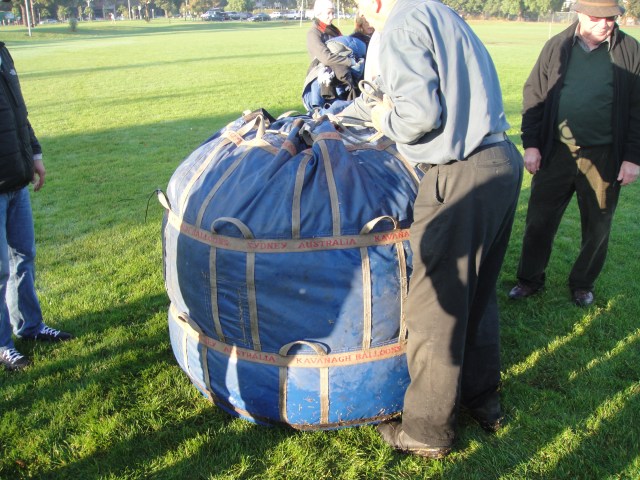 Who'd believe the whole balloon fits in here...