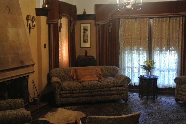 The lavish 1920's sitting/lounge room