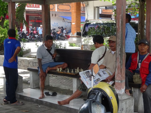 Ignoring the heat with some intense chess