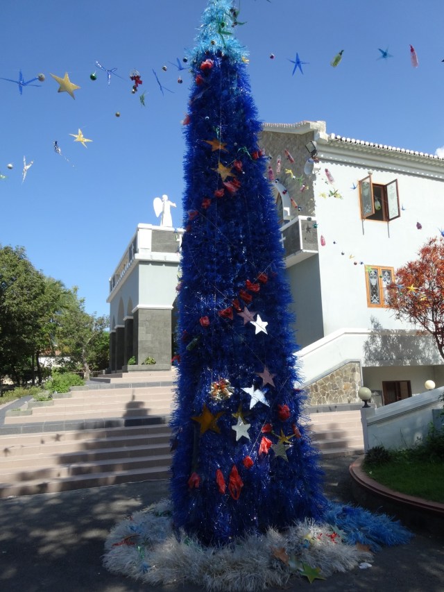 Celebrating Xmas with a tree at the Belide Church