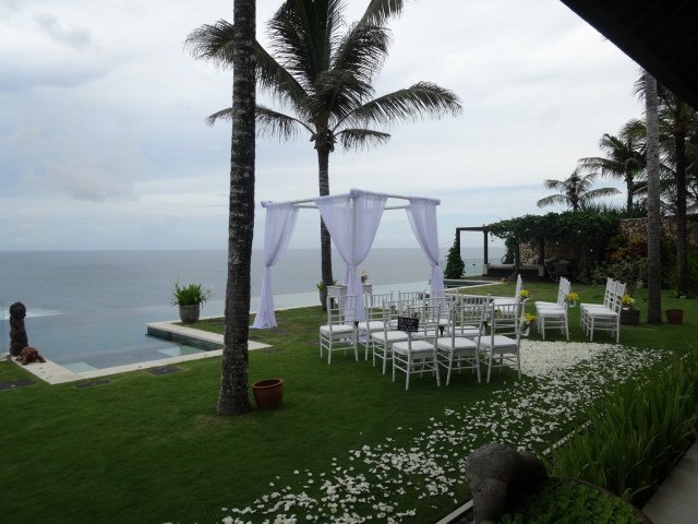 Stunning clifftop views provide an ocean backdrop