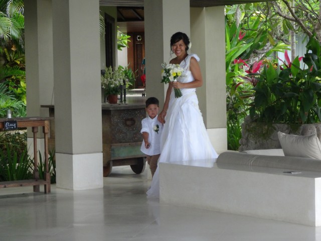 The beautiful bride arrives
