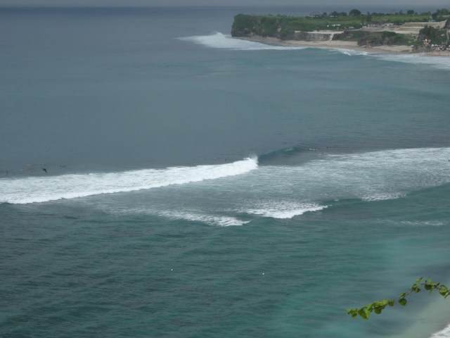 Improving swells near Mu resort in Bingin