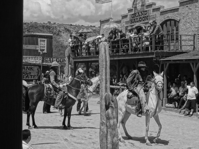 A showdown between the bank robbers and the sheriff