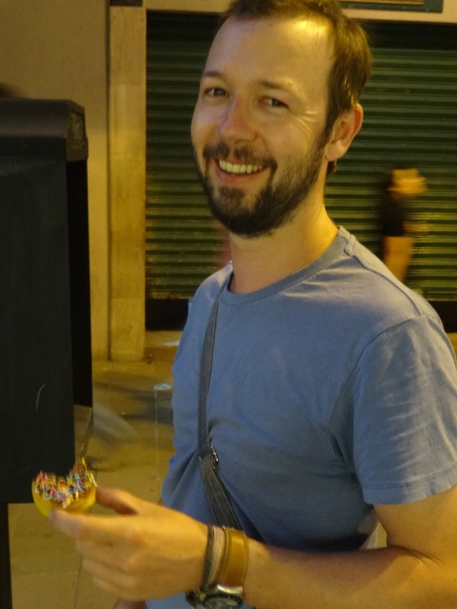 Donuts! At 5 for 10 pesos, I couldn't not try them... (possibly why I'm smiling)