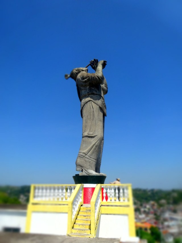 Above Papantla sits a tribute to these ancient flying men…