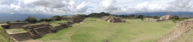Taking in the full scale of the plaza (Click image to enlarge)