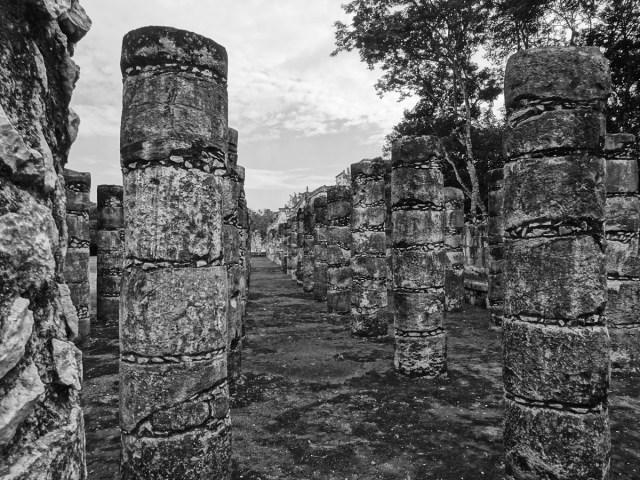 Getting some perspective in the midst of the Plaza de las Mil Columnas