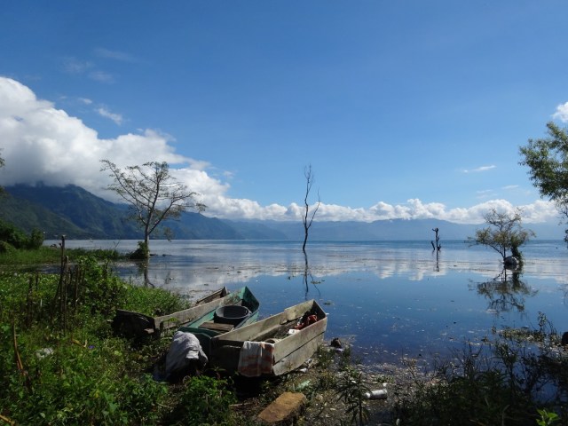 The stunning Lago de Atitlan