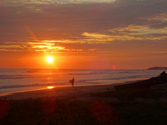 A stunning La Tortuga Verde sunset over the Pacific