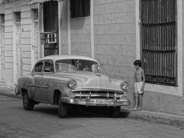 Gas guzzling, smoke belching cars as well as some serious industry means Santiago de Cuba is a grey city… as well as a little hard on the eyes