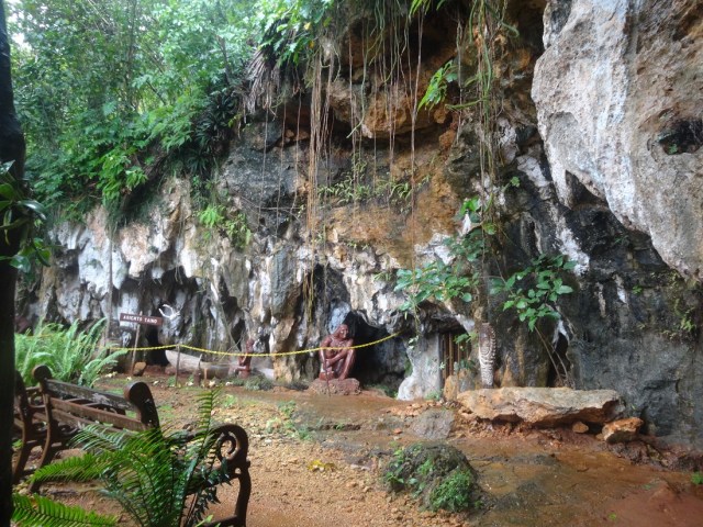 The unlikely entrance to the Museo Arqueologico ‘La Cueva del Paraiso’
