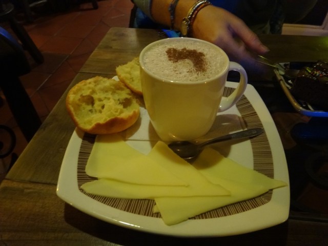 Chocolate Caliente con Pan y Queso... you be the judge