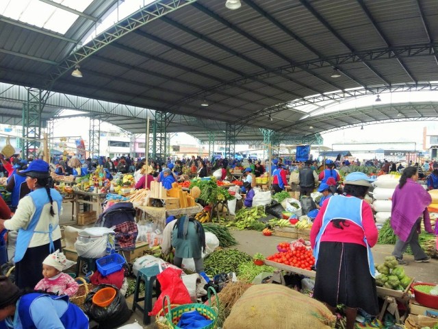Ready to soak up the colour & sights of Saquisili market