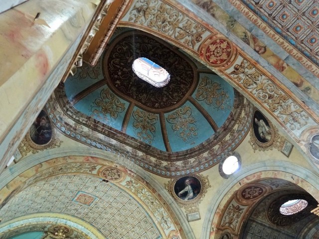Our final minutes in Latacunga & we finally got a glimpse inside one of its churches!