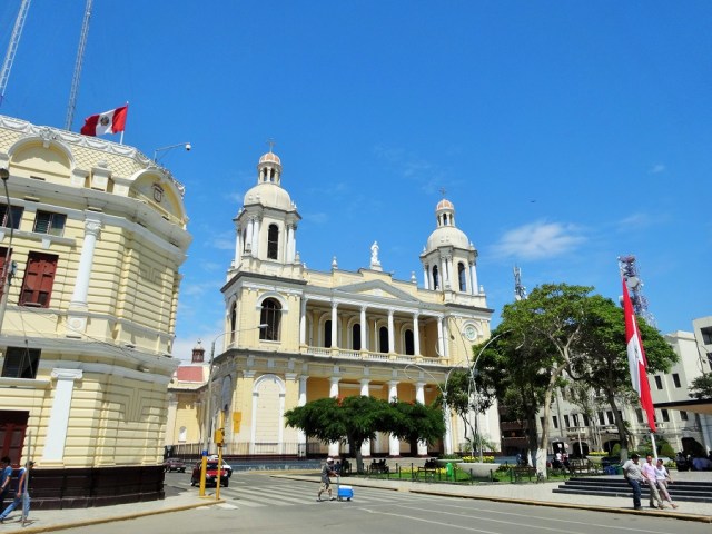 Chiclayo’s beautiful Plaza de Armas on a lovely Easter Sunday