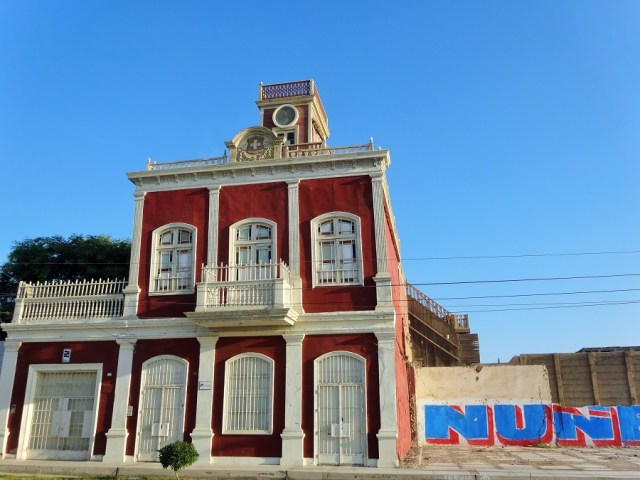 Former grandeur now rots near the waterfront