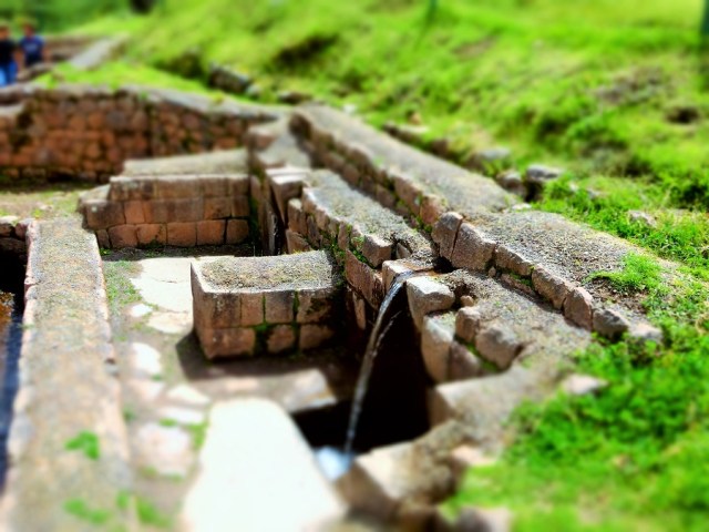 As my bladder strained against bursting, we took in this marvel of Incan engineering