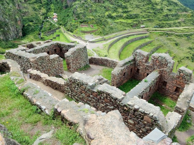 Finally back at the top ruins... with no crowds!