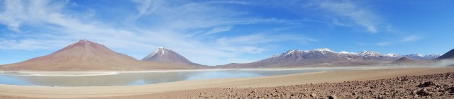 Stunning mountain views with the Laguna Verde in the foreground (Click on image to enlarge)