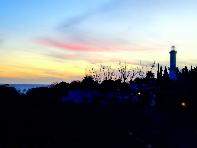 Night begins its descent upon Colonia del Sacramento