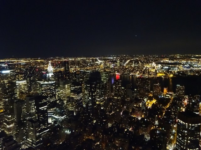 By night, even the Chrysler looks grand again!